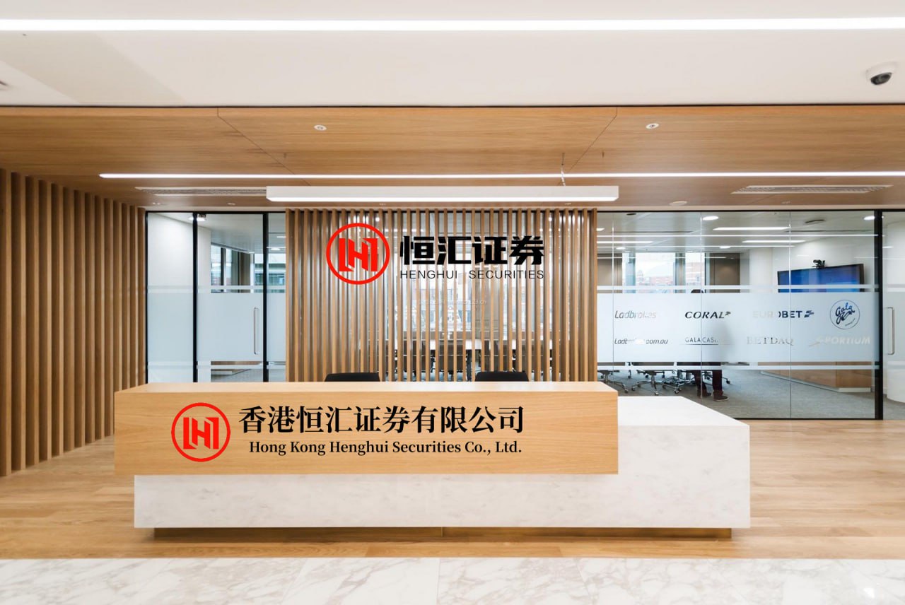 鼎配配资 南航一客机起飞后遭鸟击返航上海，机头雷达罩疑受损严重